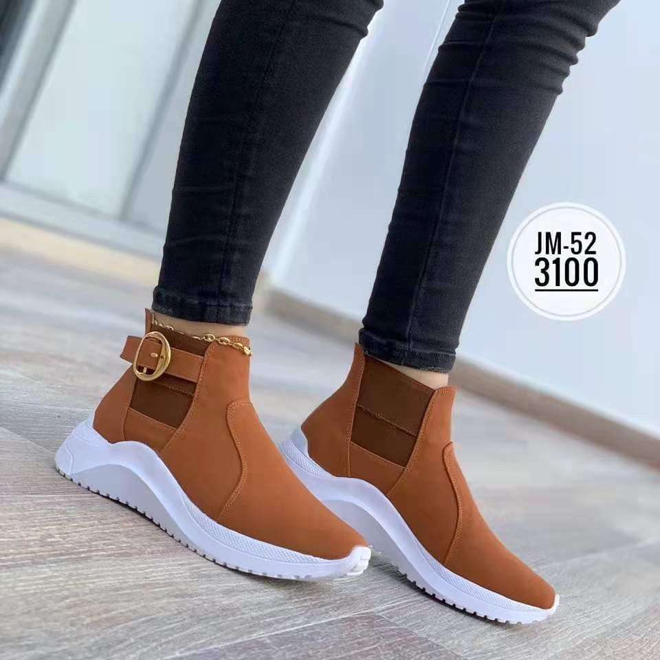 Set Of Foot Fashion Sports Shoes Women