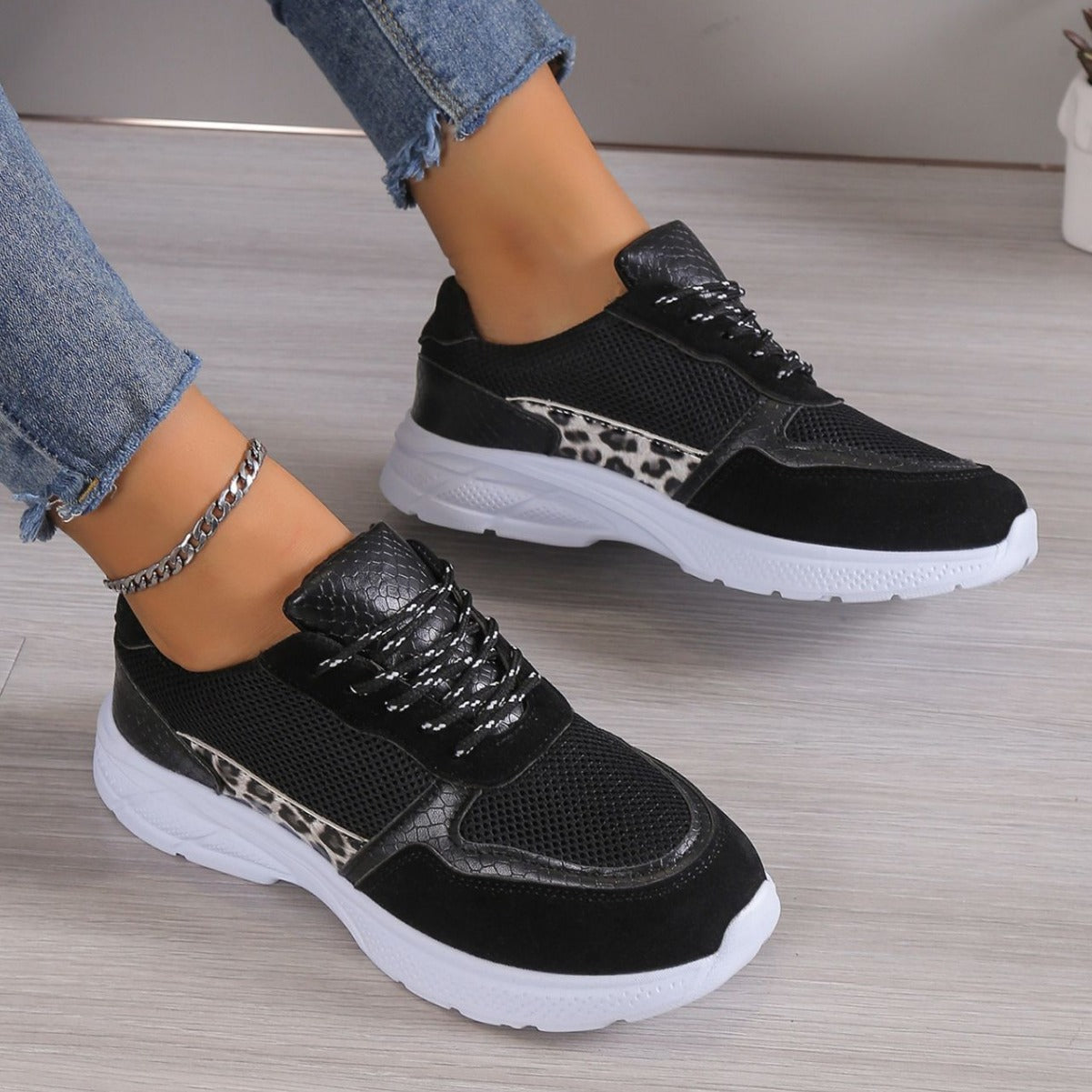 Women's Lace Up Breathable Mesh Flat Shoes