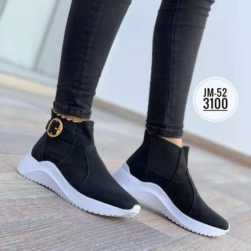 Set Of Foot Fashion Sports Shoes Women