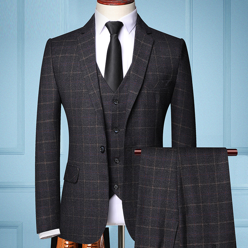 Three-pieces suit for men