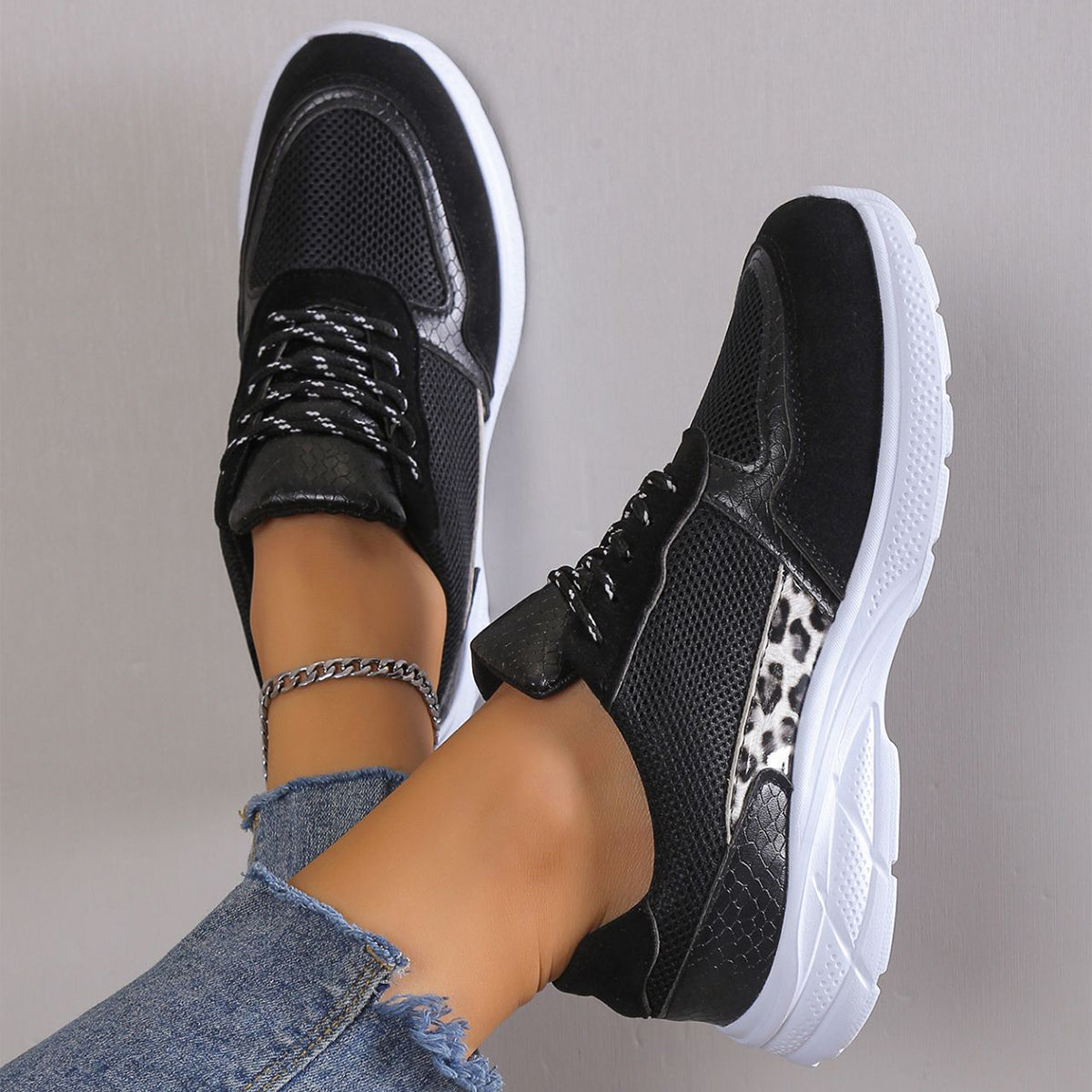 Women's Lace Up Breathable Mesh Flat Shoes