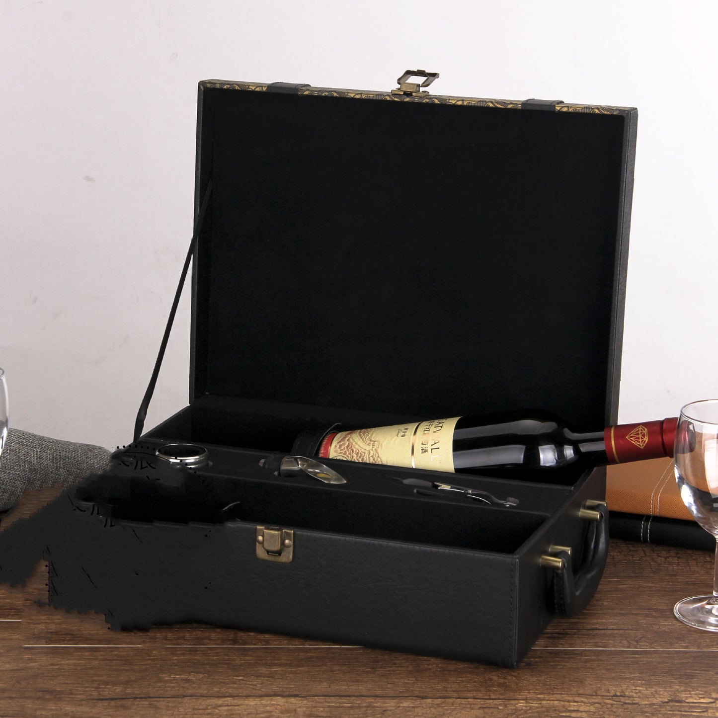 Handmade wine box in leather