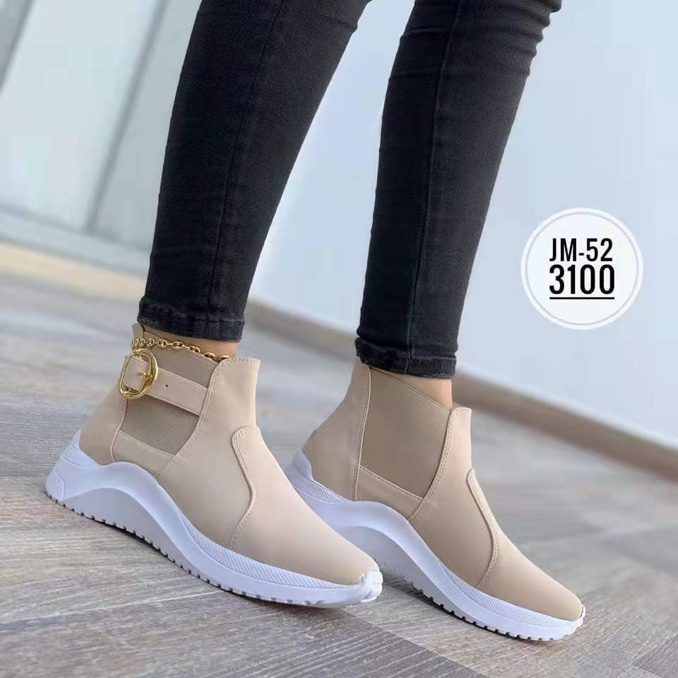 Set Of Foot Fashion Sports Shoes Women