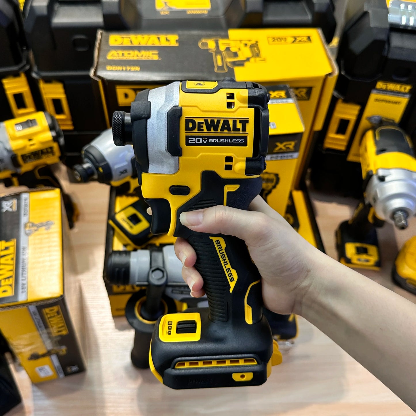 DEWALT 20V Cordless Impact Driver DCF850 Brushless Drill 205N.m